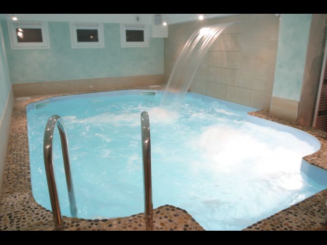 La piscine du centre de balnéothérapie Kaïlan au Rocher du Cerf.