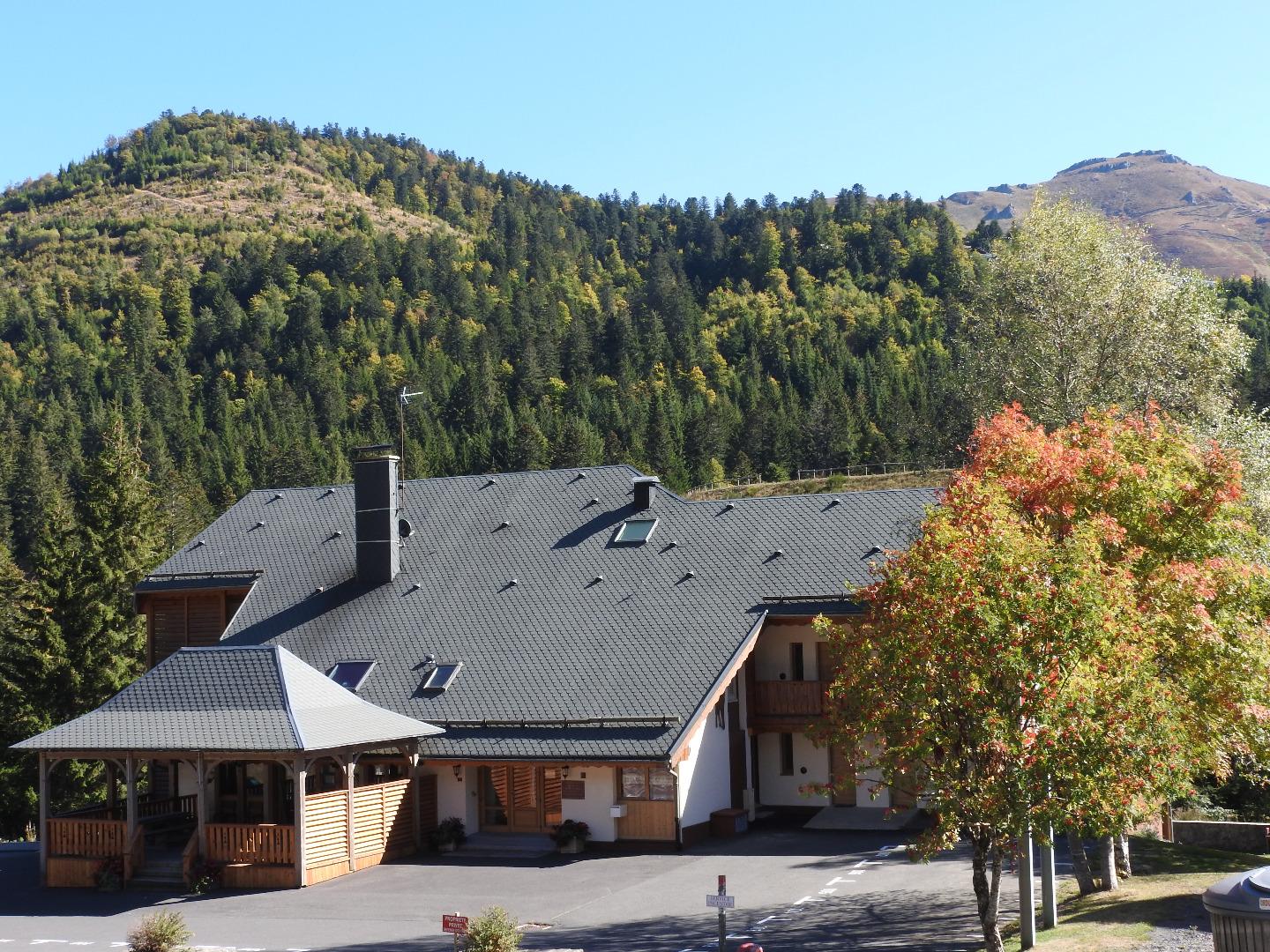 La Résidence du Bec de l'Aigle en automne.
