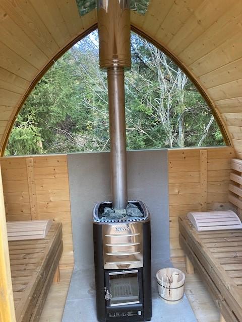L'intérieur du sauna à bois